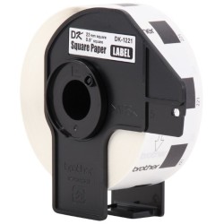 ETIQUETA BROTHER DK-1221PRE CORTADAS 1000 ETIQUETAS FONDO BLANCO CON LETRAS NEGRAS 23MM X 23MM